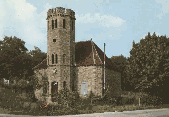 Tour Malakoff sur la route de Decize à Moulins